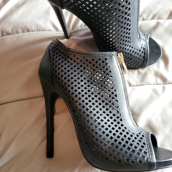 Call it Spring heels - Picture 2 of 6